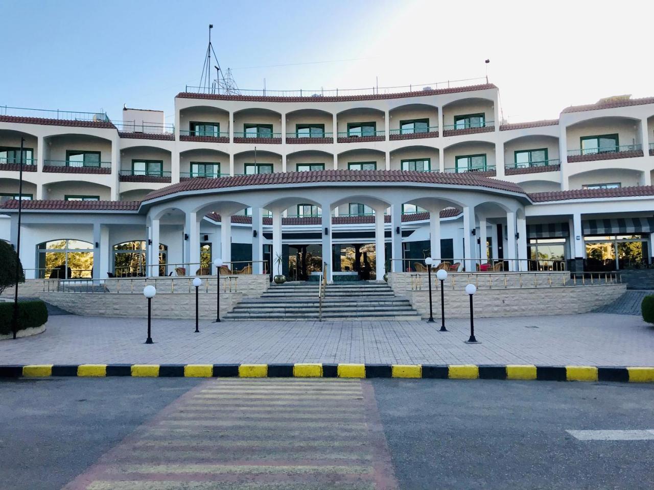 Assiut Cement Hotel Екстериор снимка
